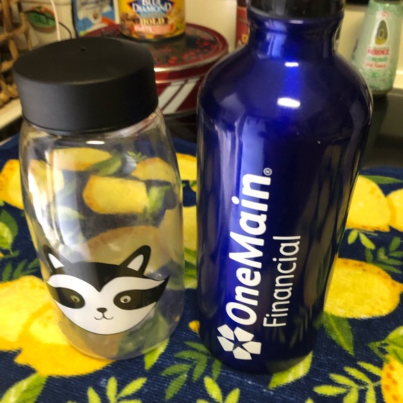 Set of two water flasks - Picture 2 of 5